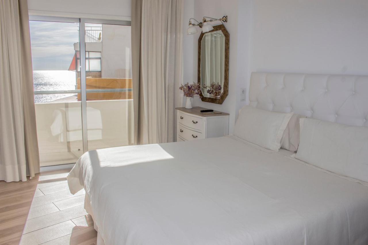 Beachfront Apartment In Fuengirola With Sea Views Exterior photo