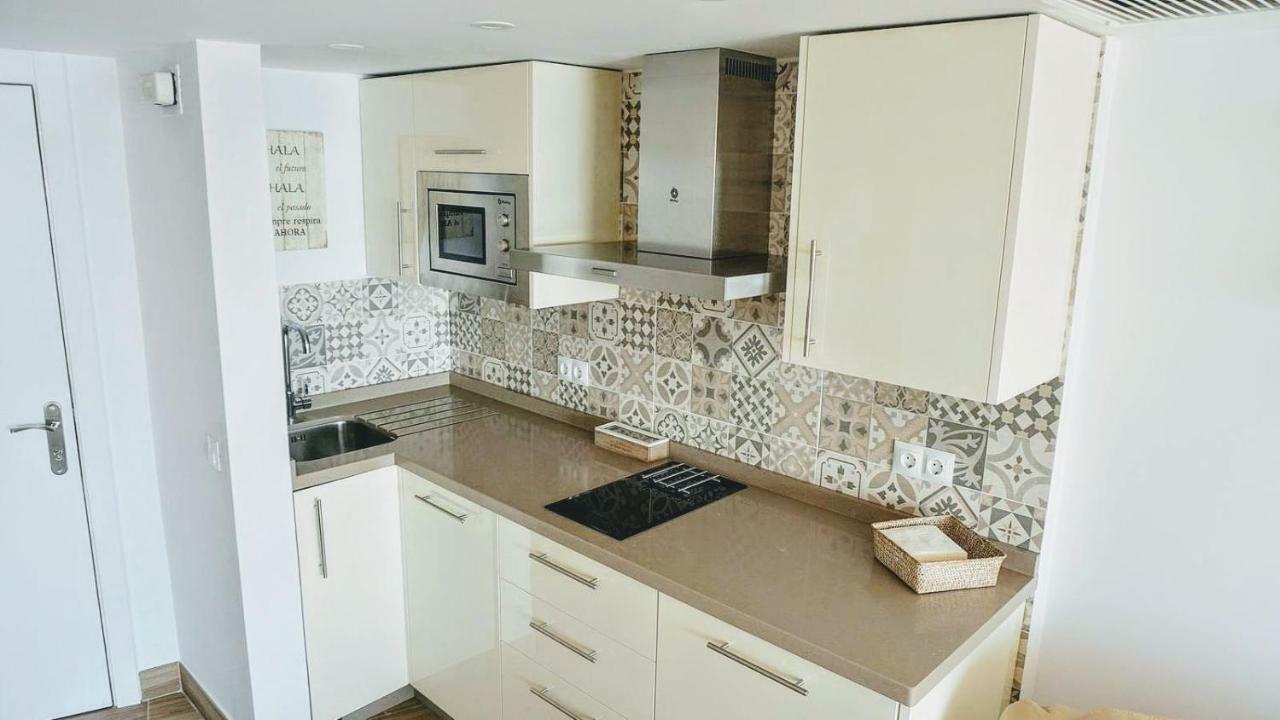 Beachfront Apartment In Fuengirola With Sea Views Exterior photo