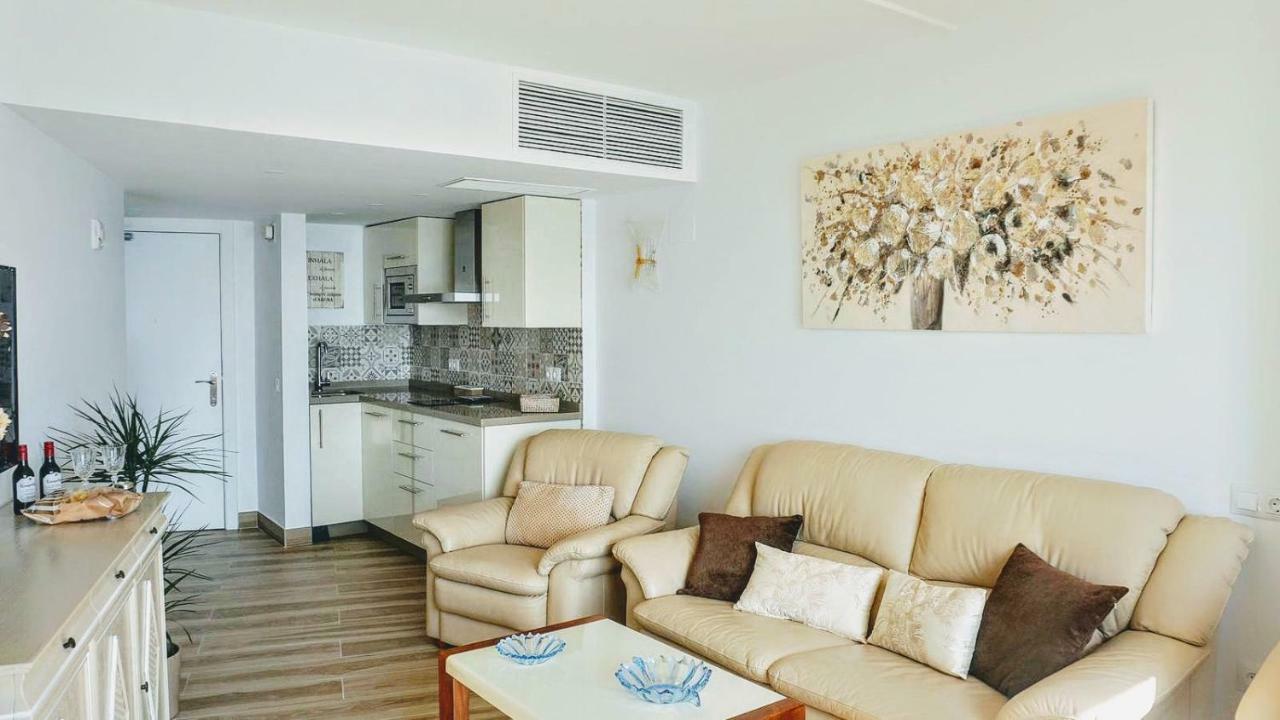 Beachfront Apartment In Fuengirola With Sea Views Exterior photo